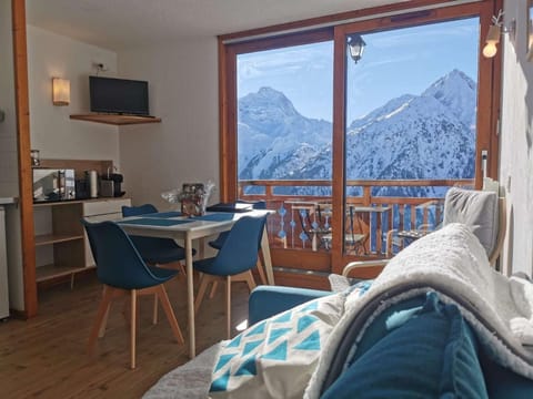 Mountain view, furniture