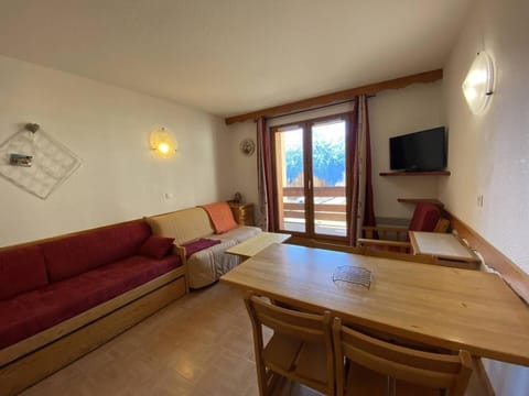 Bed, Living room, kitchen