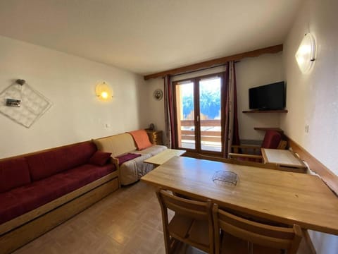 Bed, Living room, kitchen