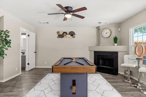 Pool Oasis by Seaworld 5 Bedrooms Game room House in San Antonio