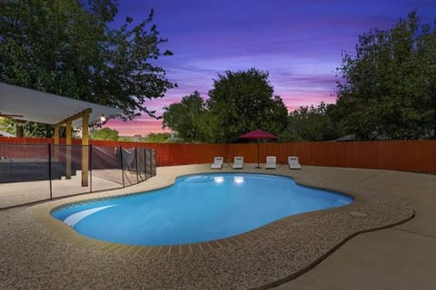 Pool Oasis by Seaworld 5 Bedrooms Game room House in San Antonio