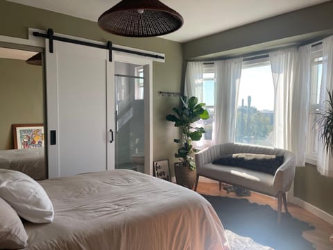 Bed, Seating area, Bedroom