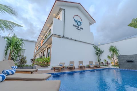 Property building, Pool view, Swimming pool, Swimming pool, sunbed