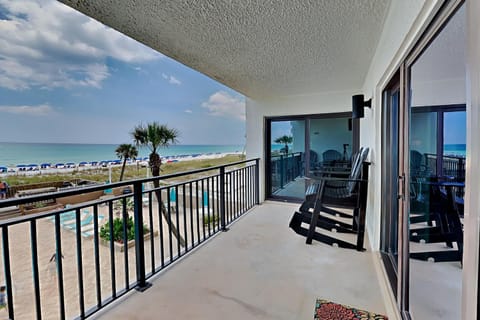 Balcony/Terrace, Seating area, Beach, Sea view, Swimming pool