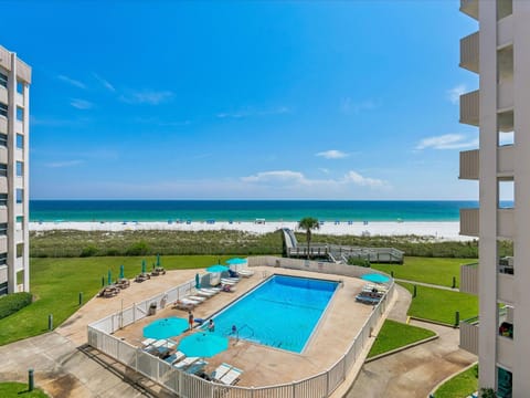 Property building, Balcony/Terrace, Beach, Sea view, Swimming pool