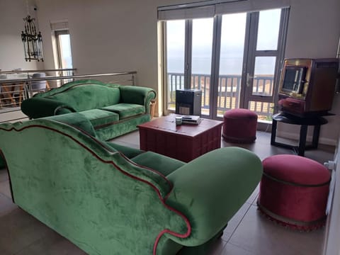 Communal lounge/ TV room, TV and multimedia, Living room, Seating area, Evening entertainment