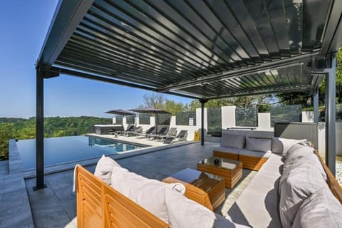 Day, View (from property/room), Pool view, Swimming pool, Swimming pool, sunbed