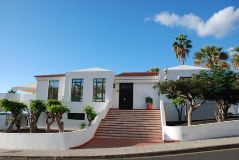 Property building, Facade/entrance, Day