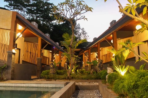 Property building, Garden, Garden view, Pool view, Swimming pool