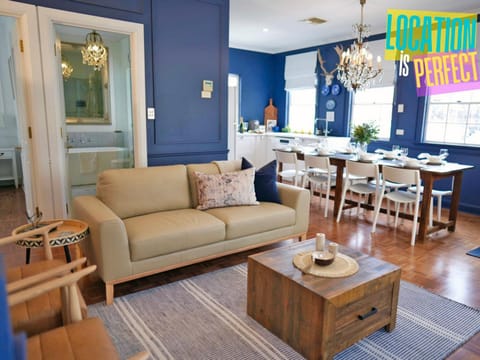 TV and multimedia, Living room, Seating area, Dining area, Landmark view, heating, air conditioner