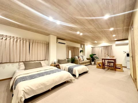 Bed, Photo of the whole room, Seating area, Bedroom