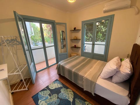 Bed, Photo of the whole room, Bedroom, air conditioner
