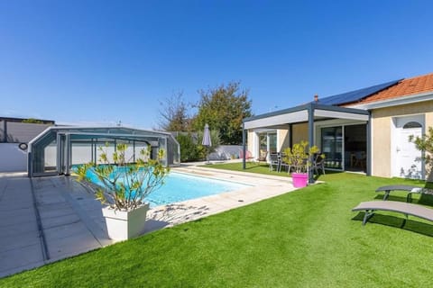 Pool view, Swimming pool, Swimming pool, sunbed