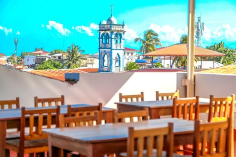 Property building, Restaurant/places to eat, Day, Balcony/Terrace, City view, Breakfast, Location