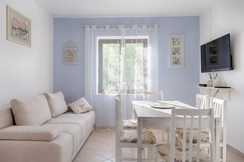 TV and multimedia, Living room, Dining area