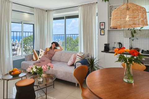 People, Living room, Seating area, Dining area