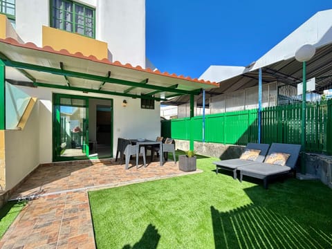 Property building, Garden, Balcony/Terrace, Garden view