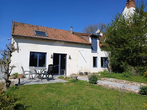 Property building, Day, Garden, Garden, Garden view