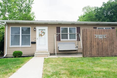 The Aviators Lounge Apartment in Ohio