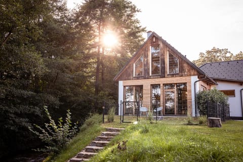Property building, Day, Natural landscape, Garden, Garden view