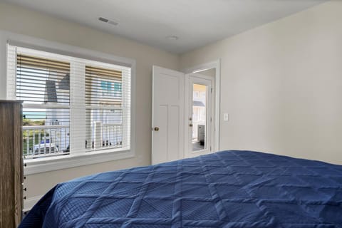 Salt Life Retreat by Sea Scape Properties House in North Topsail Beach