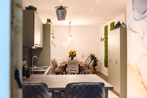 Kitchen or kitchenette, Seating area, Dining area, kitchen