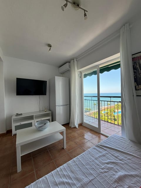 Communal lounge/ TV room, TV and multimedia, View (from property/room), Photo of the whole room, Sea view