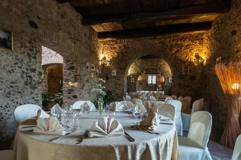 Restaurant/places to eat, Dining area