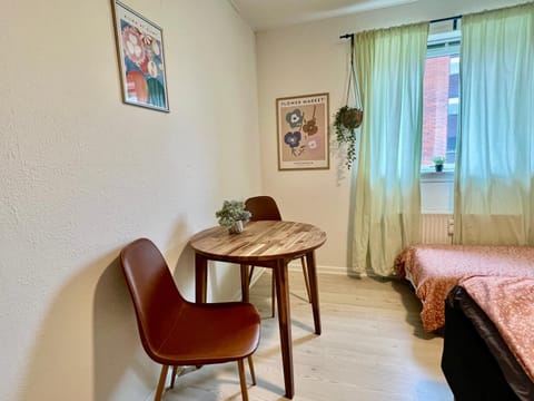 5 minute walk to LEGO house - n3 - studio room with private bathroom Apartment in Billund