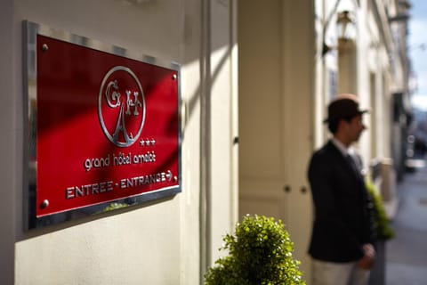 Facade/entrance