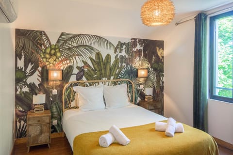 Bed, Photo of the whole room, Bedroom, towels, air conditioner