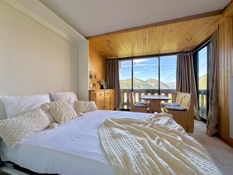 4 Seasons for 8 persons with Sauna and Local Ski Apartment in Isola