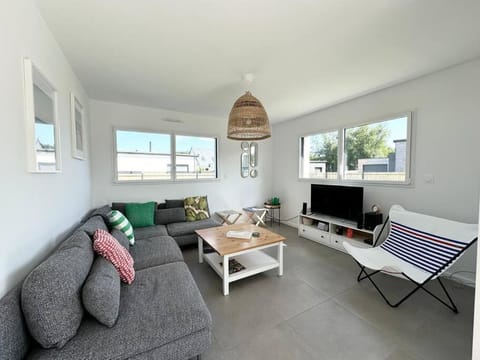 La baie, maison neuve proche des plagesMaison neuve, proche des plages, Mousterlin House in Bénodet