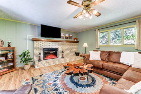 6 Mi to Waterrock Knob Serenity Cottage House in Ivy Hill