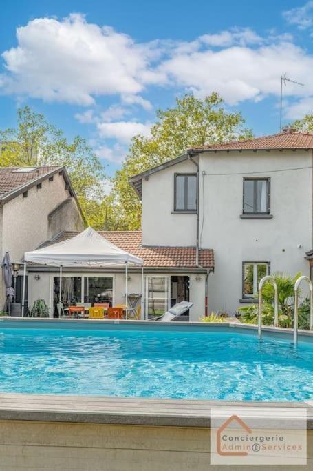 Property building, Day, Garden, Garden view, Pool view, Swimming pool