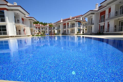 Property building, Activities, Garden, Fitness centre/facilities, Pool view, Swimming pool, sunbed