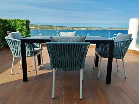 Day, Natural landscape, View (from property/room), Balcony/Terrace, Seating area, Dining area, Sea view