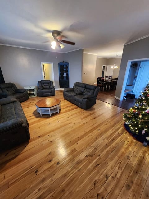 Family Cove Beach House House in South Dakota