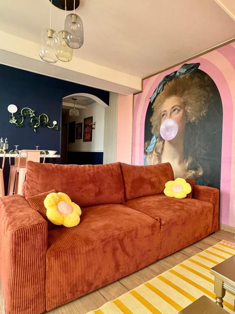 Living room, Decorative detail, Seating area