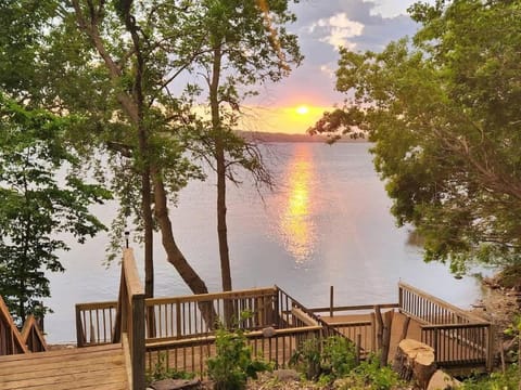 Family Shoreline Hideaway House in South Dakota