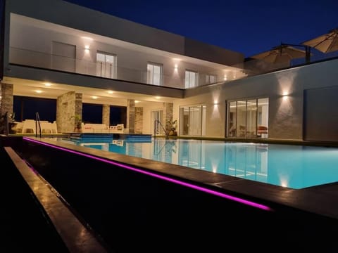 Night, Pool view, Swimming pool, sunbed