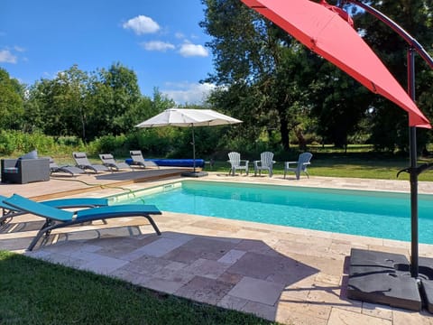 Swimming pool, sunbed