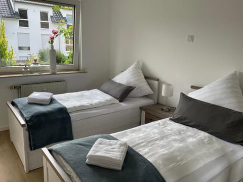 Bedroom, towels