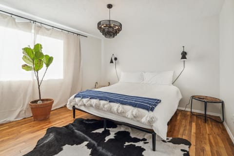 Lazy H Bar Desert Outpost Ranch House with Pool and Hot Tub House in Arizona