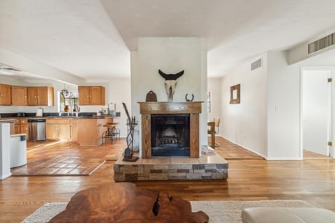 Lazy H Bar Desert Outpost Ranch House with Pool and Hot Tub House in Arizona