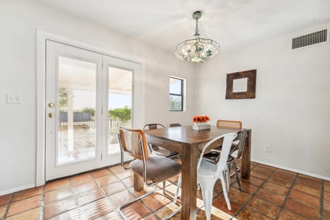 Lazy H Bar Desert Outpost Ranch House with Pool and Hot Tub House in Arizona