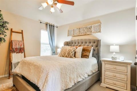 Casa Oasis House in Lubbock