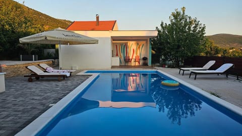Day, Swimming pool