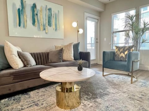 Lux One Bedroom Condo with Garden View Apartment hotel in Westwood