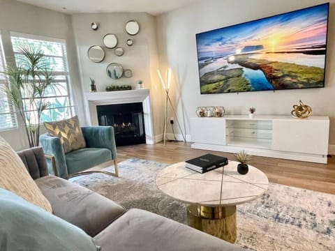 Lux One Bedroom Condo with Garden View Apartment hotel in Westwood